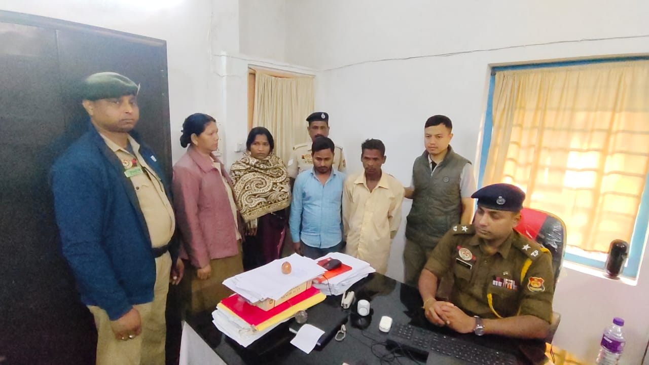 মধ্য প্রতাপগড়ে এস কফ সিরাপসহ ৩ জন আটক, বাজার মূল্য প্রায় ৫০ হাজার টাকা