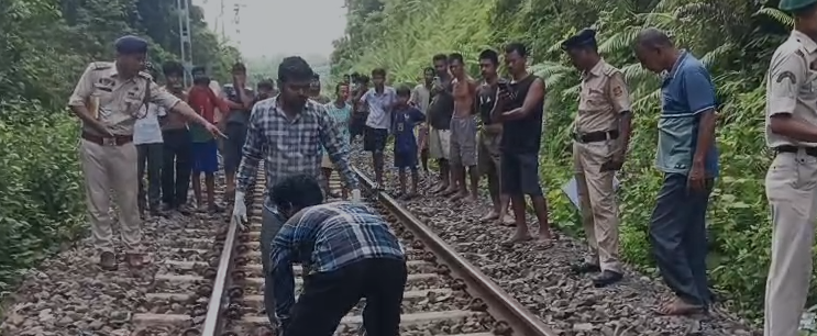 মানবিকতার উজ্জ্বল নজির: মৃতদেহ সরানো না পর্যন্ত ১ ঘণ্টা ২০ মিনিট দাঁড়িয়ে রইল ট্রেন!