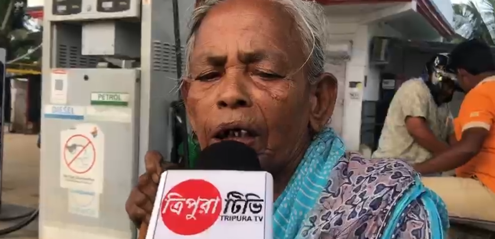 দুই মাস ধরে বন্ধ বার্ধক্য ভাতা, চরম দুর্দশায় বিশালগড়ের অসহায় বৃদ্ধা