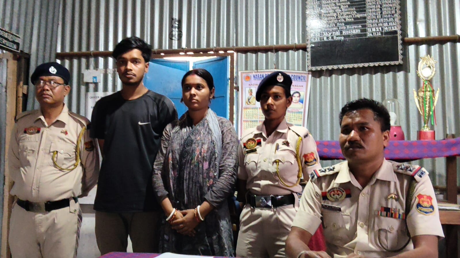 বাইখোড়ায় যাত্রীবাহী বাসে তল্লাশি, আটক দুই বাংলাদেশি নাগরিক