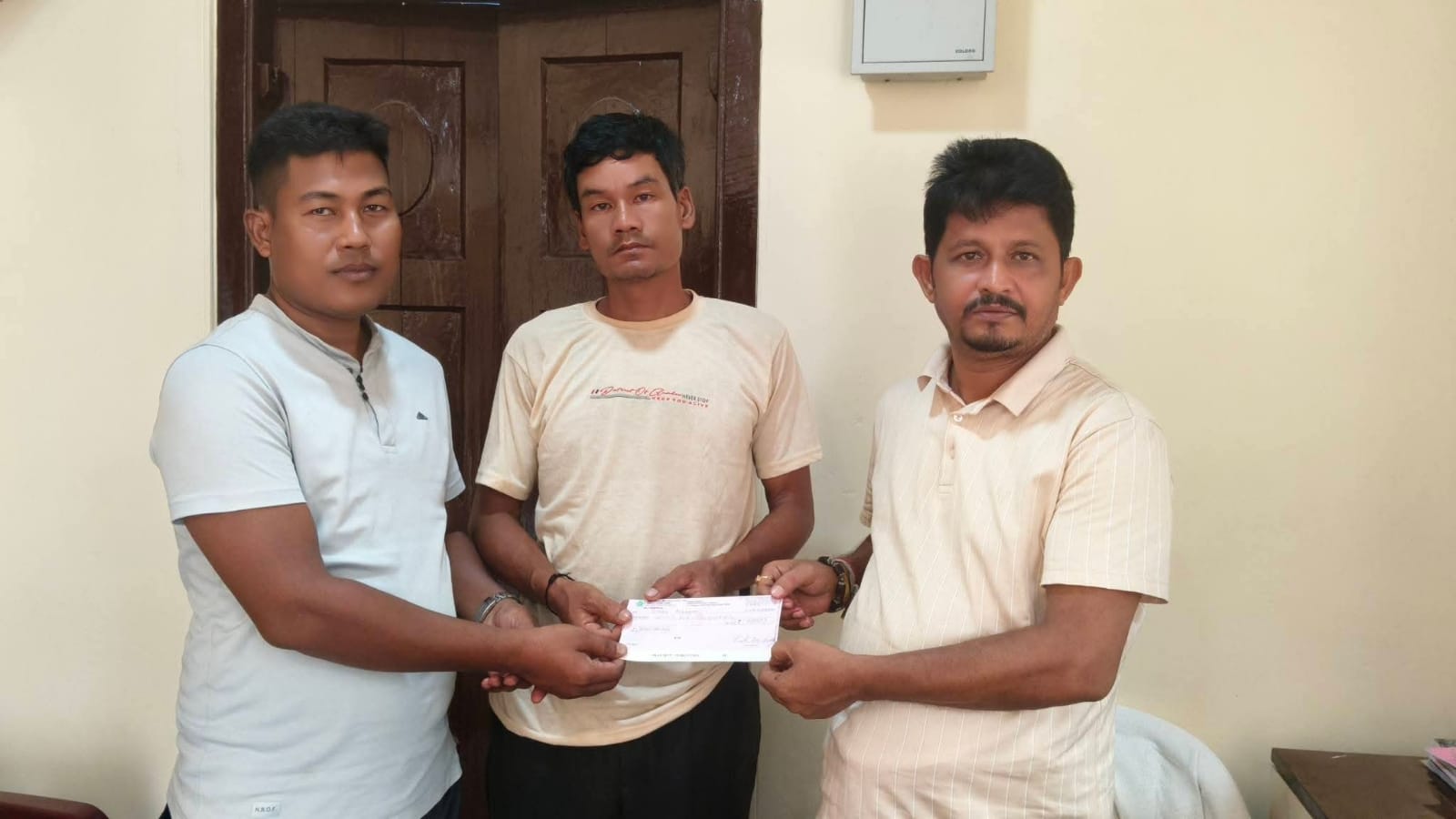 মেয়ের চিকিৎসায় দিশেহারা বাবা, সাহায্যে এগিয়ে এলেন বিধায়ক পিনাকী দাস চৌধুরী!