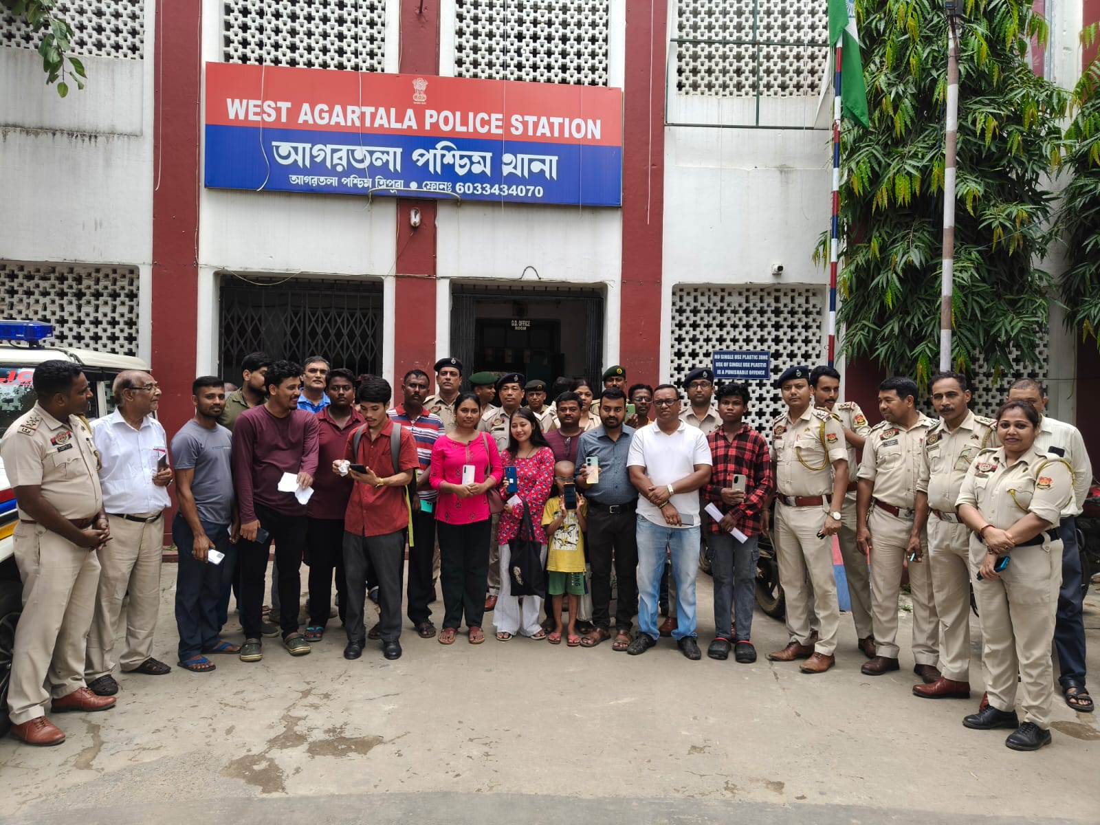 পশ্চিম থানার বড় সাফল্য: উদ্ধার ৩৫ লক্ষ টাকার স্বর্ণালংকার ও ২৫টি হারানো মোবাইল, গ্রেপ্তার ১০